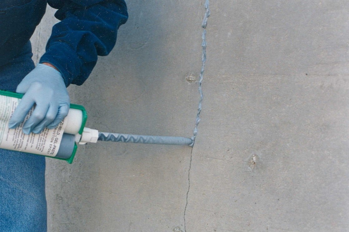 Gel paste epoxy repair on concrete wall
